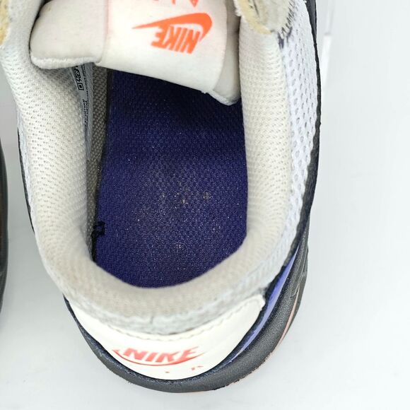 Athletic_Shoes